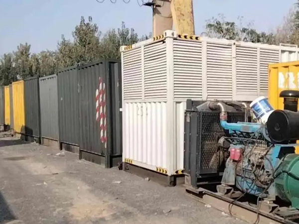 红坪镇200KW柴油发电机机组每小时油耗是多少？